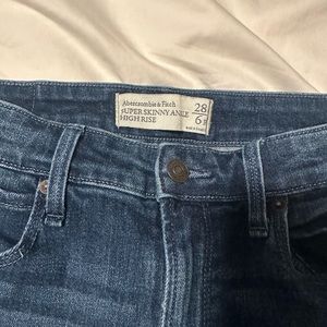 Abercrombie Super Skinny Ankle High Rise Jean Size 28